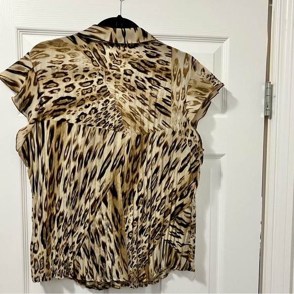 ⭐️2/$30⭐ Allison Taylor ruffled animal/leopard print short-sleeve blouse, size L - Picture 7 of 7